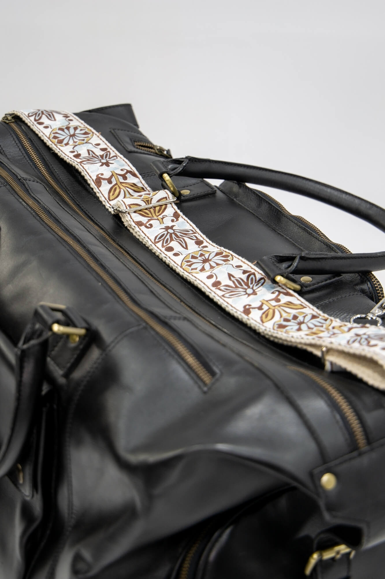 Aurelius Leather Leather Bag Vintage Aztec Jacquard Weave Strap Vintage Aztec Jacquard Weave Strap